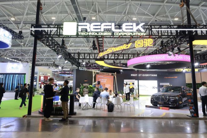 当亚马逊闪蝶“栖”上车窗固驰仿生学窗膜惊艳九州展(图1)